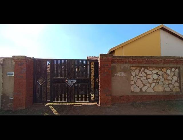 2 BEDROOM HOUSE FOR SALE IN FLEURHOF